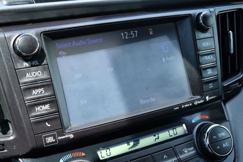 Used 2018 Toyota RAV4 SE image 5