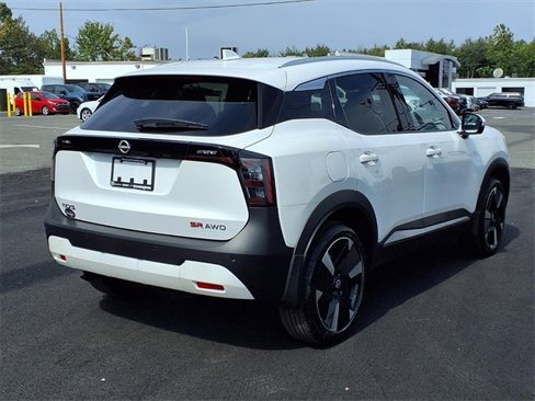 Used 2025 Nissan Kicks SR image 4