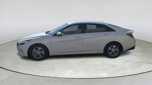 Used 2021 Hyundai Elantra SE image 4