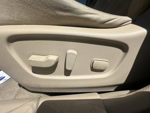 Used 2014 Nissan Rogue SV image 19