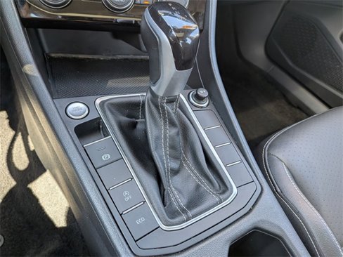 Used 2024 Volkswagen Jetta SE image 16