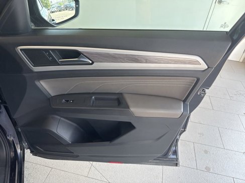 Used 2022 Volkswagen Atlas Cross Sport SE image 11