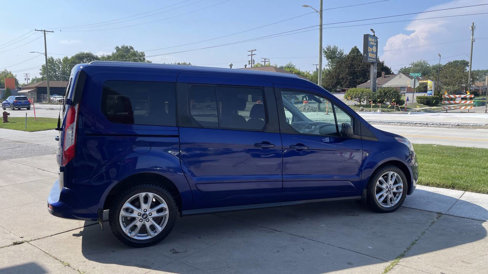 Used 2017 Ford Transit Connect XLT image 4