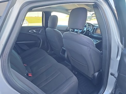 Used 2015 Chrysler 200 Limited w/ Convenience Group image 19