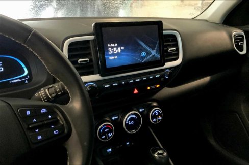 Used 2023 Hyundai Venue Limited image 6
