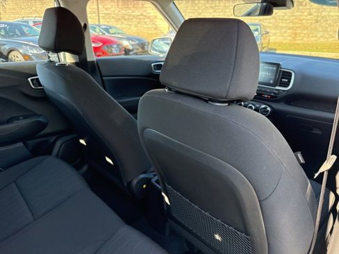 Certified 2022 Hyundai Venue SE image 21