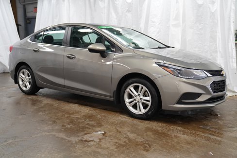 Used 2018 Chevrolet Cruze LT w/ Convenience Package image 1