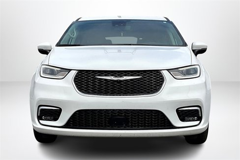 Used 2023 Chrysler Pacifica Touring-L image 2