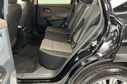 Used 2023 Nissan Rogue SV image 22