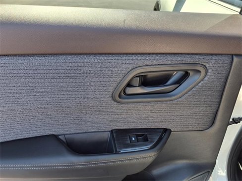 Used 2021 Nissan Rogue S image 6