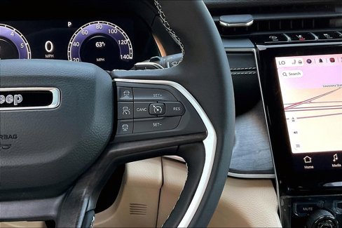 New 2025 Jeep Grand Cherokee Limited image 16