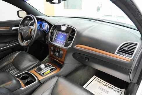 Used 2016 Chrysler 300 C Platinum image 17