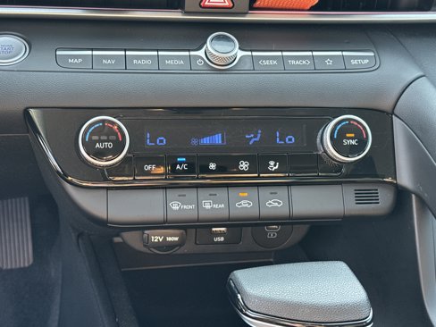Used 2024 Hyundai Elantra SEL image 35