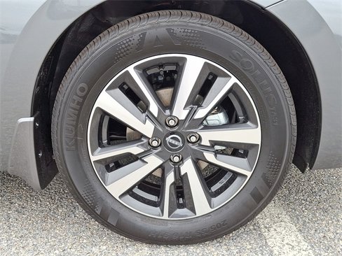 New 2025 Nissan Versa SV w/ Trunk Package image 9
