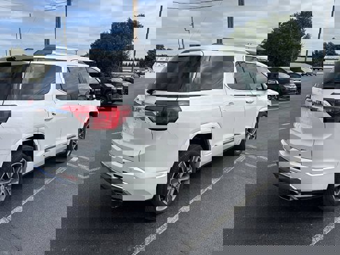 Used 2019 GMC Acadia Denali image 4
