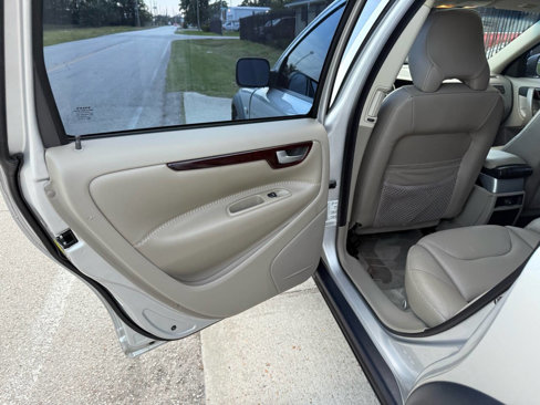 Used 2004 Volvo XC70 image 19