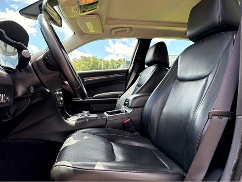 Used 2017 Chrysler 300 C image 11