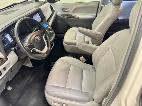 Used 2015 Toyota Sienna XLE image 7