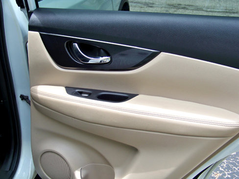 Used 2015 Nissan Rogue SV image 33
