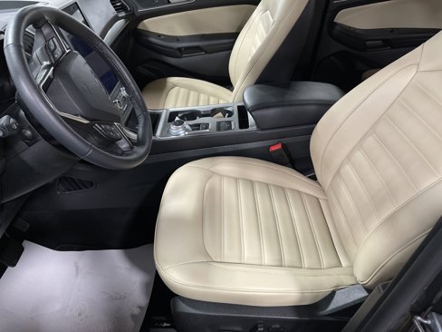 Used 2024 Ford Edge SEL image 9