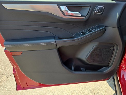 Used 2021 Ford Escape Titanium image 12