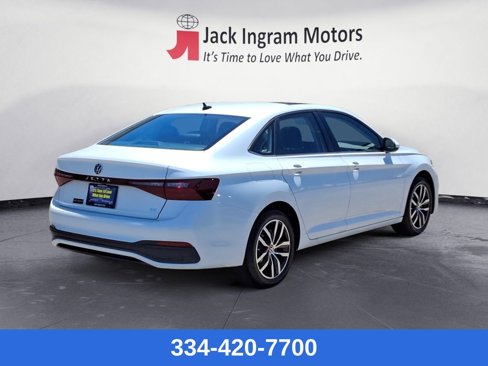 New 2025 Volkswagen Jetta SE image 5
