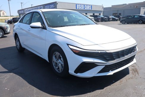 New 2025 Hyundai Elantra SE image 1