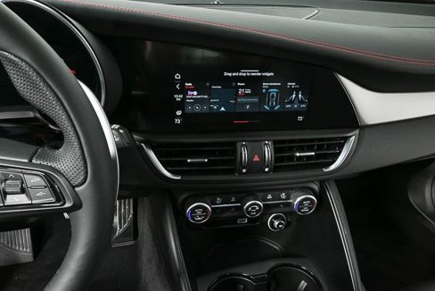New 2025 Alfa Romeo Giulia w/ Driving Assist Package image 12