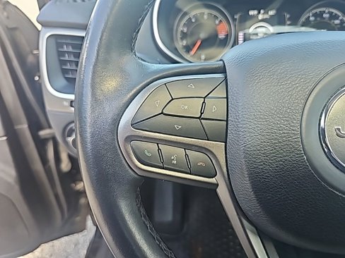 Used 2019 Jeep Cherokee Latitude Plus w/ Comfort/Convenience Group image 25