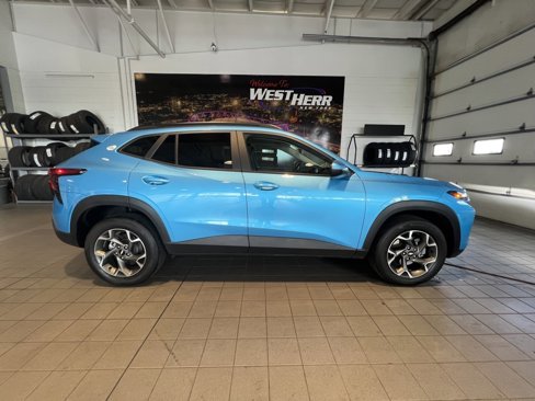 Used 2025 Chevrolet Trax LT w/ Driver Confidence Package image 10