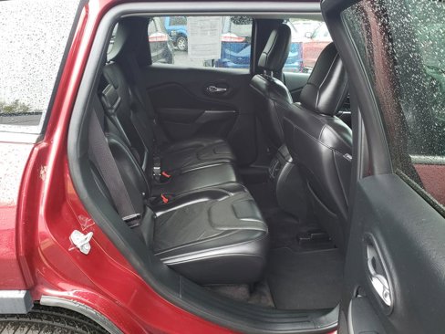 Used 2019 Jeep Cherokee Limited image 16