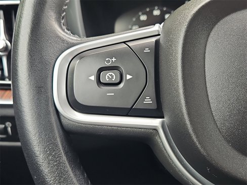 Used 2022 Volvo S60 T8 R-Design Expression image 24