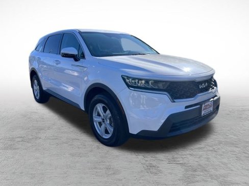 Used 2022 Kia Sorento LX image 3