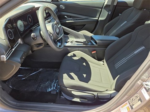 Used 2024 Hyundai Elantra SEL image 13