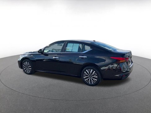 Used 2023 Nissan Altima 2.5 SV image 9