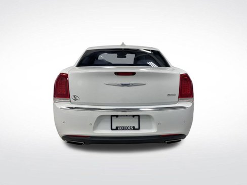 Used 2021 Chrysler 300 Touring L image 12
