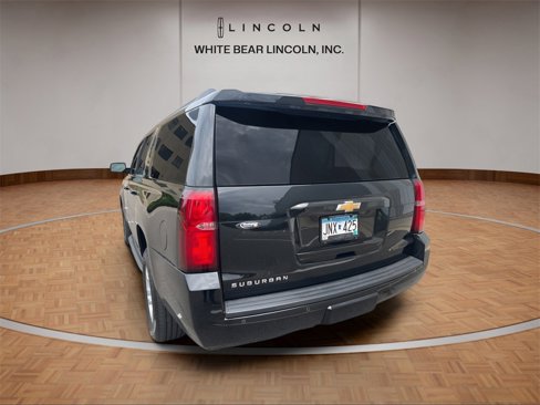 Used 2016 Chevrolet Suburban LT w/ Luxury Package image 4