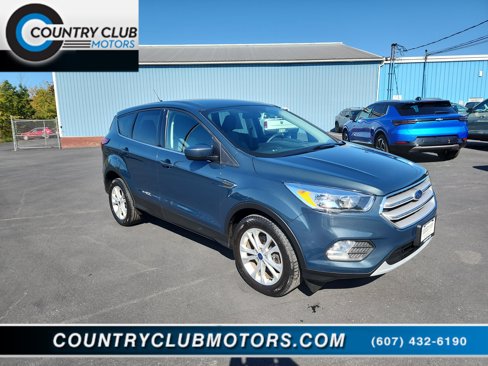 Used 2019 Ford Escape SE image 1