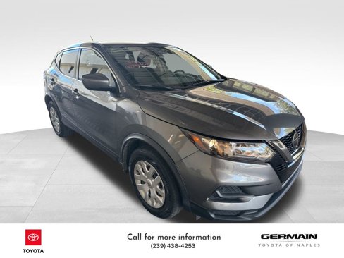 Used 2020 Nissan Rogue Sport S image 2