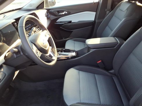 Used 2025 Chevrolet Trax LT w/ Driver Confidence Package image 8