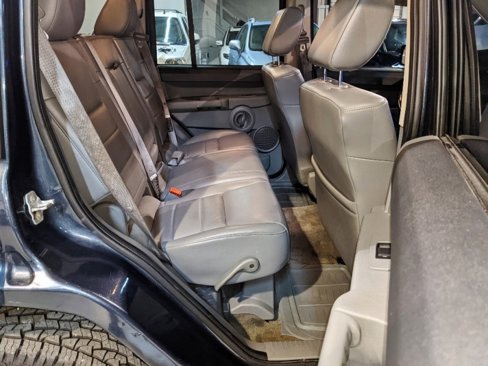 Used 2007 Jeep Commander Sport image 25
