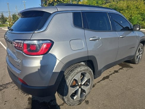 Used 2017 Jeep Compass Latitude w/ Popular Equipment Group image 5