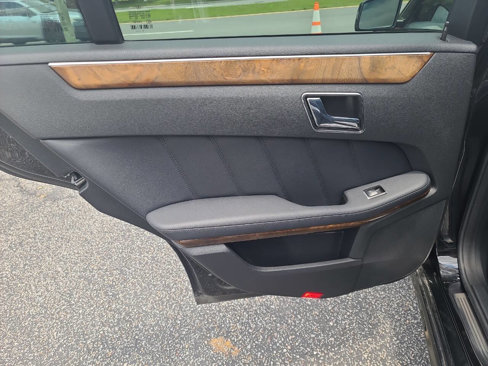 Used 2011 Mercedes-Benz E 550 Sedan image 30