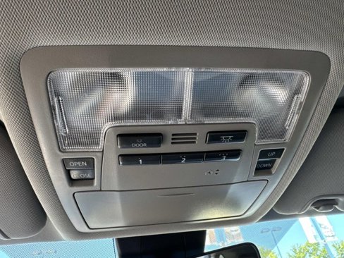 Used 2019 Toyota Highlander SE image 21