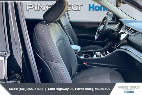 Used 2023 Jeep Grand Cherokee L Laredo image 6