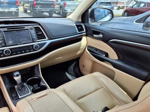 Used 2015 Toyota Highlander Limited image 13