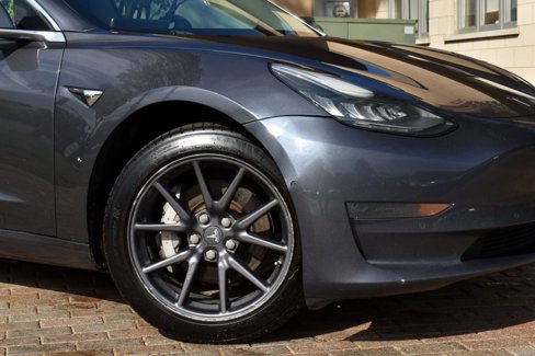 Used 2018 Tesla Model 3 Mid Range image 5