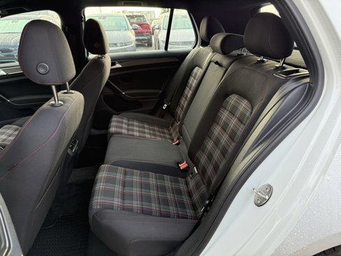 Used 2018 Volkswagen GTI SE image 32
