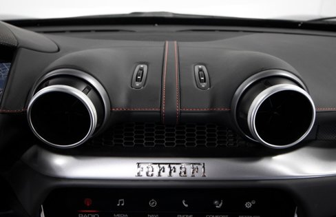 Used 2020 Ferrari Portofino image 31