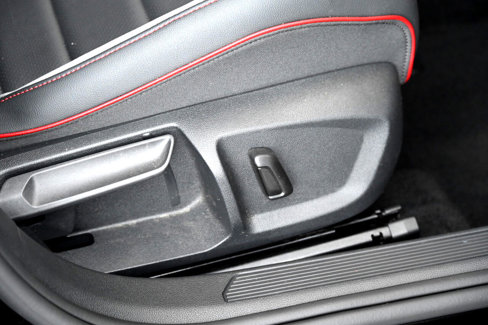 Used 2024 Volkswagen GTI SE image 23
